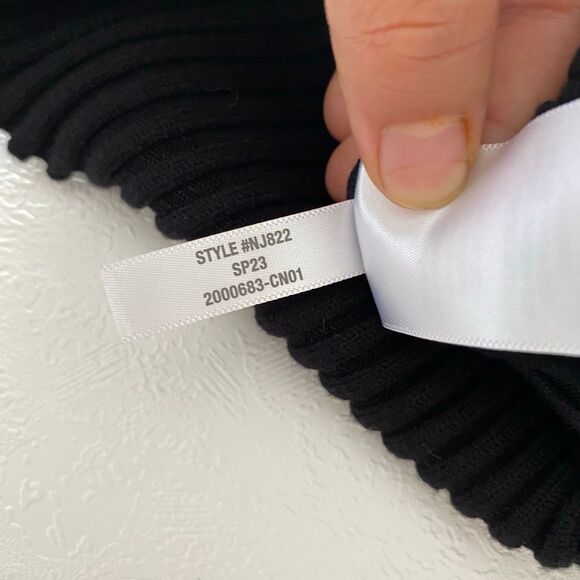 Madewell Ribbed Deep V Sweater Tank – Women’s Small Black Knit Top - Picture 10 of 10